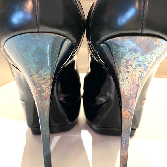 PERFECT GUCCI Iridescent Black Platform Pumps - Picture 2 of 4